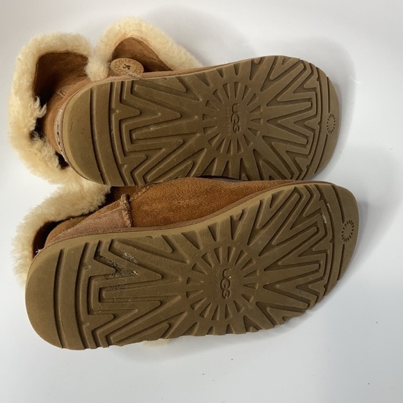 UGG Australia Bailey button short boots chestnut size 6 - Picture 12 of 12